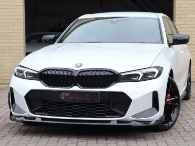 Begagnad BMW 330e M Sport 2023 Vit Sedan