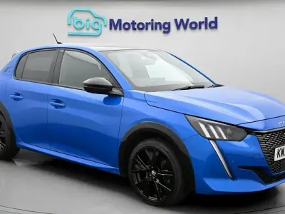 Second-hand Peugeot 208 GT 102 CP (75 kW) 2023 Albastru Hatchback