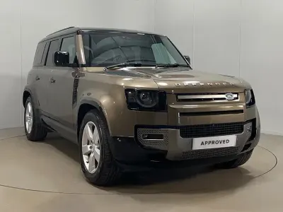Usado Land Rover Defender HSE Dynamic 345 HP (253 kW) 2024 Castanho SUV
