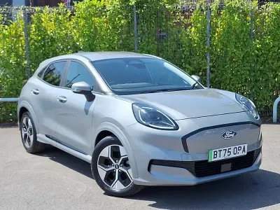 Käytetty Ford Puma Select 122 kW (167 HP) 2025 Hopea Katumaasturi
