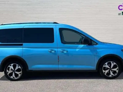 Begagnad Ford Tourneo Connect Active 122 HK (89 kW) 2023 Blå Minibuss
