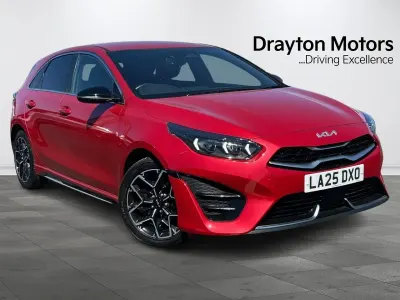 Usado Kia Ceed GT-Line 138 HP (101 kW) 2025 Vermelho Citadino