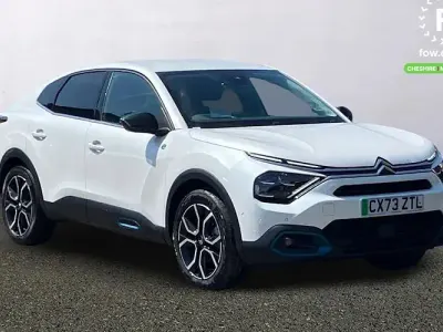 Begagnad Citroën e-C4 Shine 100 kW (136 HK) 2023 Vit Sedan
