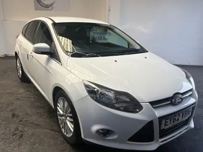 Used Ford Focus Zetec 125 HP (91 kW) 2012 White Hatchback