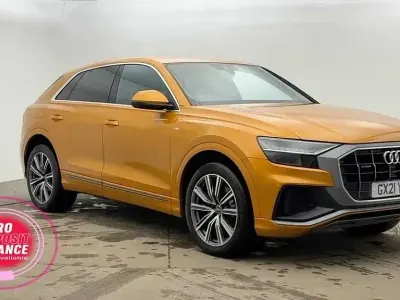 Używany Audi Q8 S-Line 286 KM (210 kW) 2021 Pomarańczowy SUV