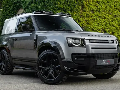 Używany Land Rover Defender SE 2024 Szary SUV
