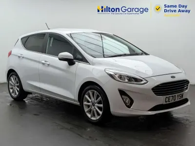 Używany Ford Fiesta Titanium 95 KM (69 kW) 2020 Biały Hatchback