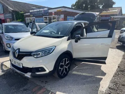 Used Renault Captur Dynamique 90 HP (66 kW) 2018 Cream/black SUV