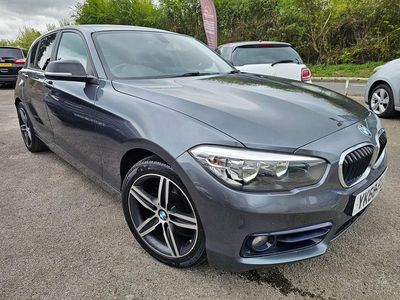 Usado BMW 118 Sport Line 150 HP (110 kW) 2018 Cinzento Citadino