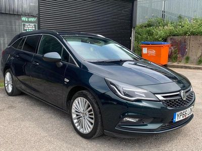 Used Vauxhall Astra Elite 136 HP (100 kW) 2016 Green Estate