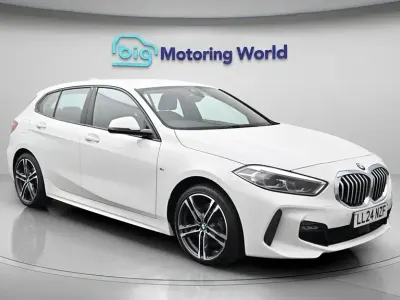 Begagnad BMW 118 M Sport 136 HK (100 kW) 2024 Vit Halvkombi