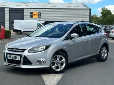 Used Ford Focus Zetec 115 HP (84 kW) 2011 Silver Hatchback