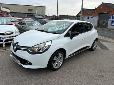 Used Renault Clio IV Dynamique 75 HP (55 kW) 2014 White Hatchback