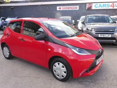 Usado Toyota Aygo 69 HP (50 kW) 2017 Vermelho Citadino