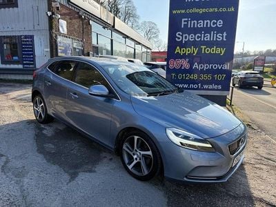 Usado Volvo V40 Inscription 120 HP (88 kW) 2016 Azul Citadino