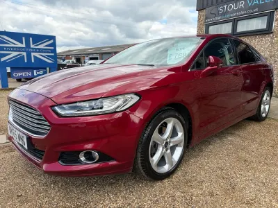 Begagnad Ford Mondeo Titanium 180 HK (132 kW) 2016 Röd Halvkombi
