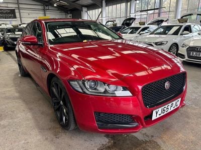 Used Jaguar XF Prestige 180 HP (132 kW) 2015 Red Sedan