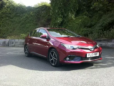 Used Toyota Auris Hybrid
