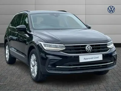 Używany VW Tiguan Life 150 KM (110 kW) 2022 Czarny SUV