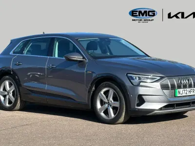 Begagnad Audi e-tron Business 300 kW (408 HK) 2022 Grå SUV
