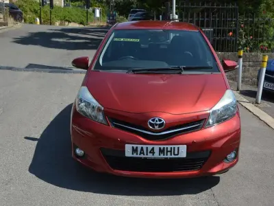 Used Toyota Yaris Plus 99 HP (72 kW) 2014 Red Hatchback
