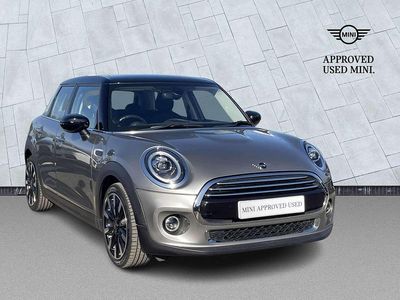 Usado Mini Cooper Exclusive 134 CV (98 kW) 2020 Plateado Utilitario