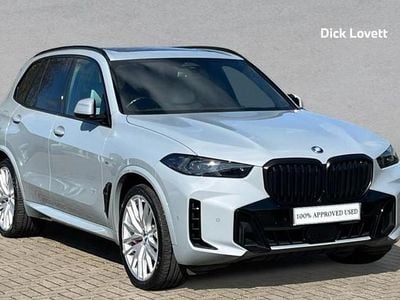 Begagnad BMW X5 M Sport 482 HK (354 kW) 2024 Grå SUV