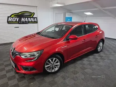 Used Renault Mégane Dynamique 2017 Red Hatchback