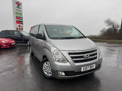 Usado Hyundai I800 SE 134 CV (98 kW) 2017 Plateado Monovolumen