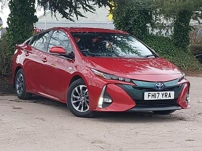 Used Toyota Prius Business Edition 122 HP (89 kW) 2017 Red Hatchback