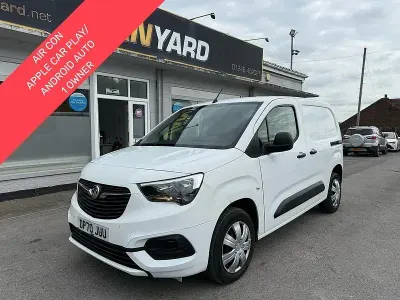 Usado Vauxhall Combo Sportive 100 CV (73 kW) 2020 Blanco Monovolumen