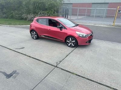 Used Renault Clio IV Dynamique 90 HP (66 kW) 2013 Red Hatchback