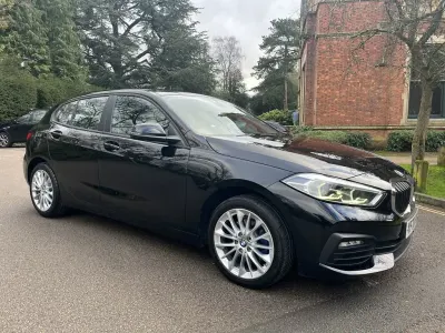Begagnad BMW 116 2020 Svart Halvkombi