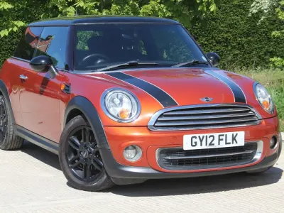 Usado Mini Cooper Hatch 2012 Naranja Utilitario