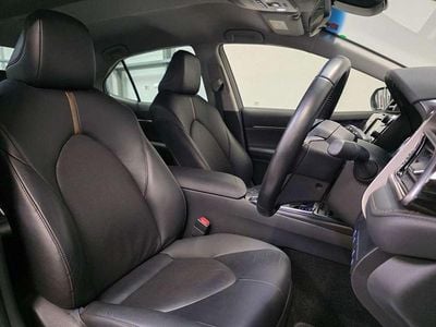 Used Toyota Camry Design 214 HP (157 kW) 2020 Silver Sedan