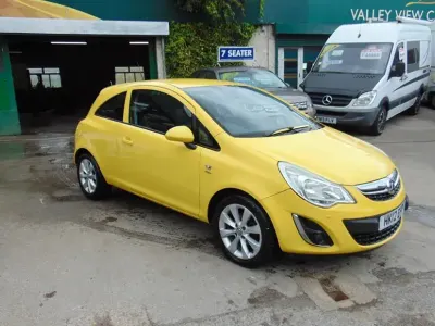 Begagnad Vauxhall Corsa Active 2012 Gul Halvkombi