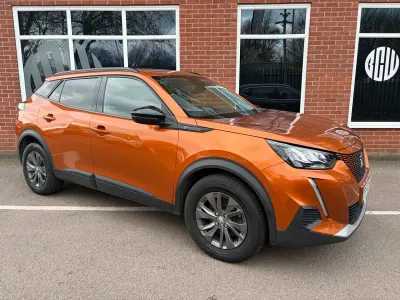 Używany Peugeot e-2008 Active+ 2022 Pomarańczowy SUV