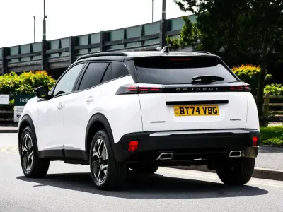 Używany Peugeot 2008 GT 134 KM (98 kW) 2024 Biały SUV