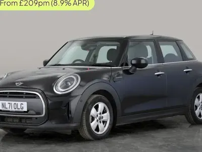 Usado Mini Cooper Classic 136 CV (100 kW) 2022 Negro Utilitario