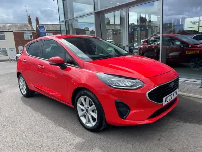 Używany Ford Fiesta Trend 75 KM (55 kW) 2023 Czerwony Hatchback