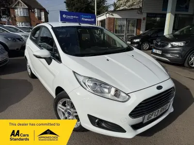 Usado Ford Fiesta Zetec 2013 Branco Citadino