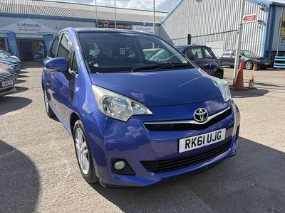 Usado Toyota Verso 98 HP (72 kW) 2011 Azul Monovolume