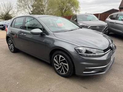 Usado VW Golf VII Match 150 HP (110 kW) 2019 Cinzento Citadino