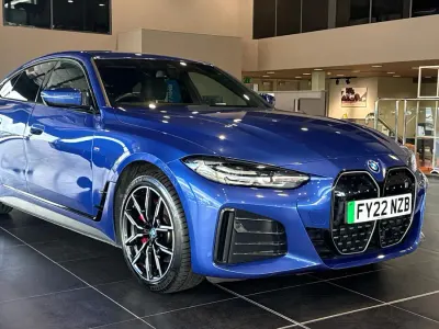 Usado BMW i4 M Sport 246 kW (335 CV) 2022 Azul Berlina