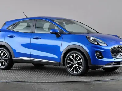 Käytetty Ford Puma Titanium 125 HP (91 kW) 2024 Sininen Katumaasturi