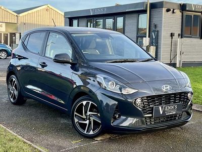 Usado Hyundai i10 Premium 84 HP (61 kW) 2022 Cinzento Citadino