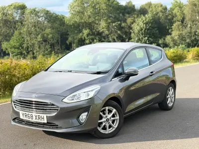 Used Ford Fiesta Zetec 100 HP (73 kW) 2018 Grey Hatchback