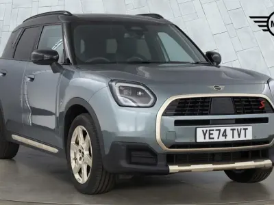 Used Mini Countryman 215 HP (158 kW) 2025 Green SUV