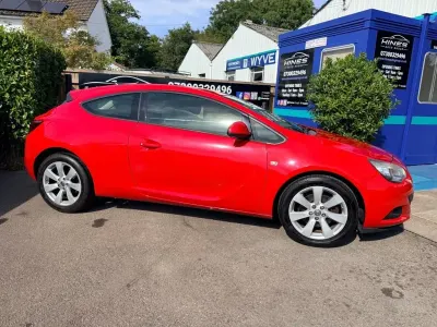 Used Vauxhall Astra GTC Sport 140 HP (102 kW) 2014 Red Hatchback