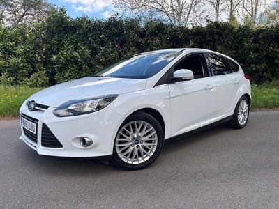 Used Ford Focus Zetec 125 HP (91 kW) 2011 White Hatchback